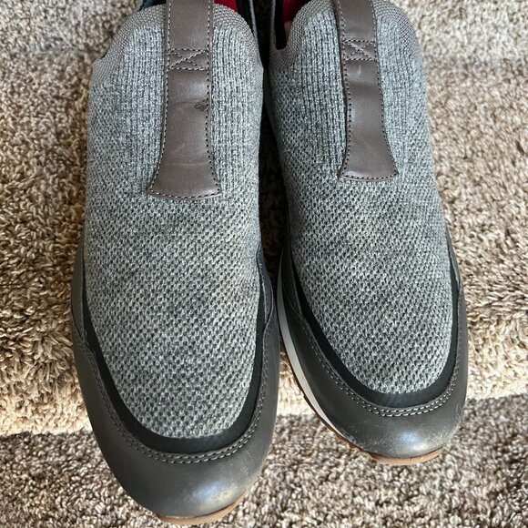 UGG Men\'s Grey Leather Trim Energ Comfort System Shoes. main image 8